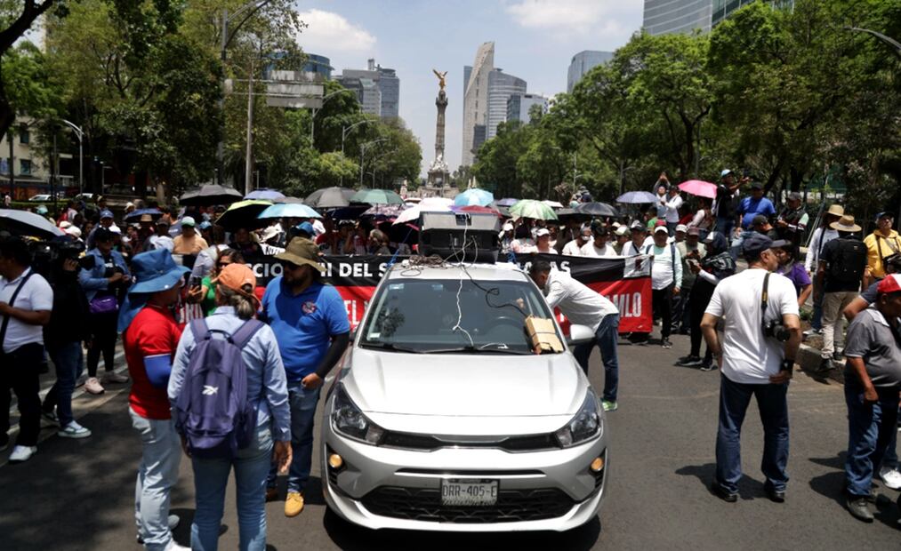 Maestros de la CNTE marchan del Ángel de la Independencia al Zócalo de la Ciudad de México, el viernes 6 de junio de 2025. Foto: Carlos Mejía/EL UNIVERSAL