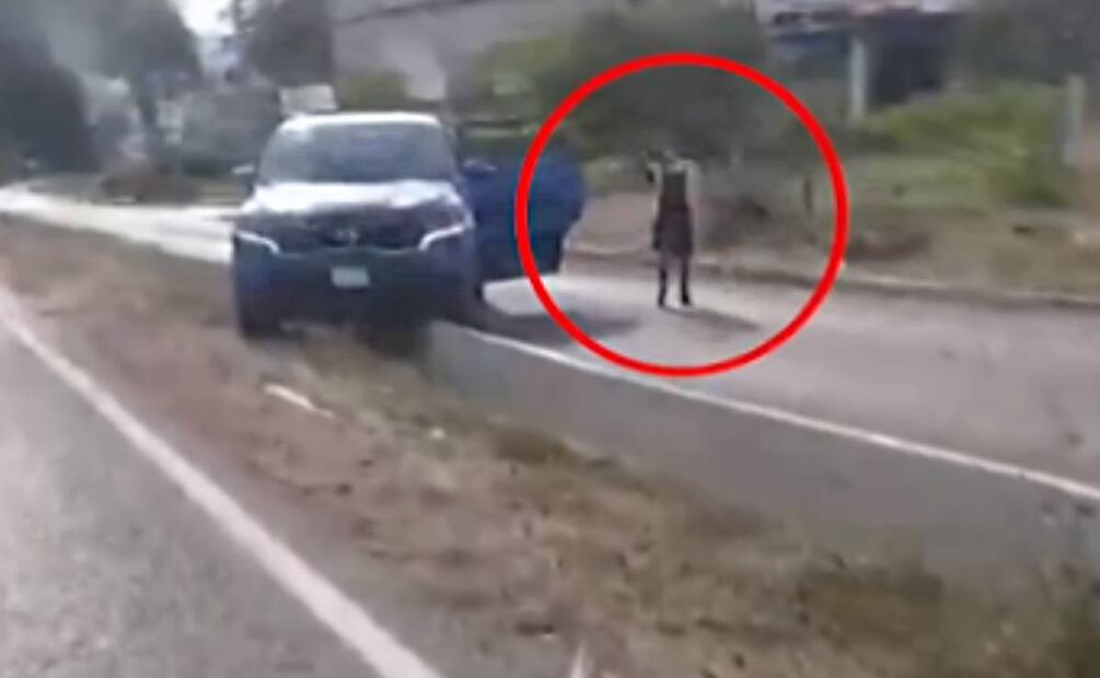 Foto: Niña pidiendo ayuda