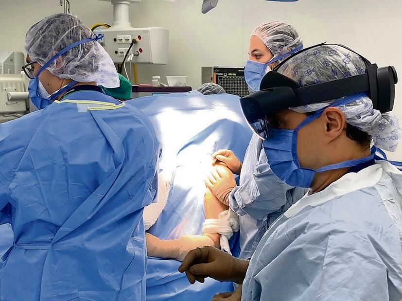 Existen dos tipos de cirugías a distancia, una de ellas con ayuda de un
robot quirúrgico, la otra con apoyo de lentes especiales Foto: Paola Reyes EL UNIVERSAL