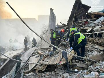 Ataque ruso contra supermercado en Donetsk deja al menos 14 muertos y 43 heridos, reporta Kiev