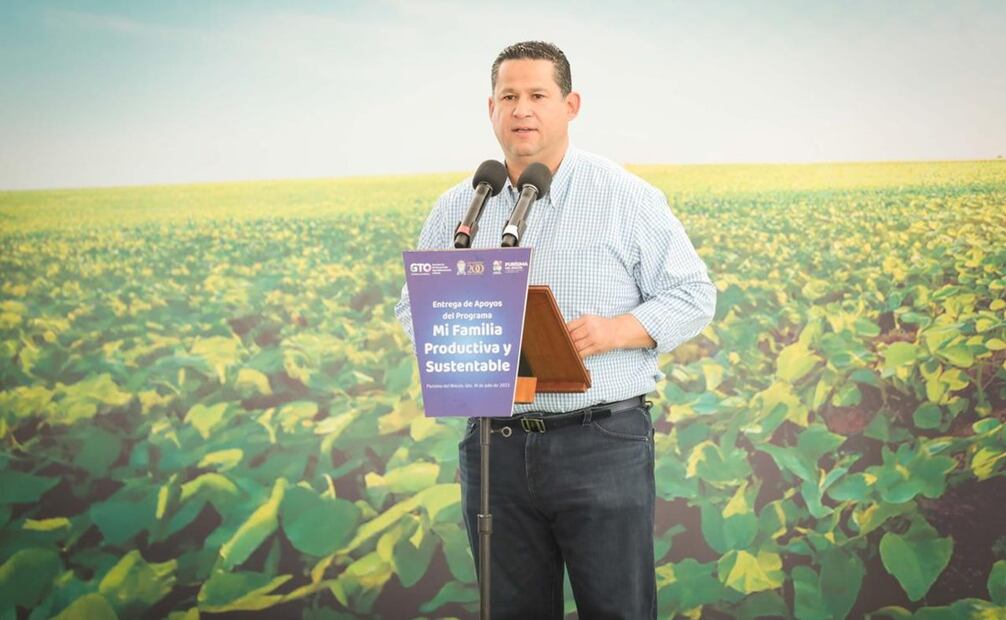 Gobernador de Guanajuato Diego Sinhue Rodríguez Vallejo en entrega de programa "Mi familia productiva y sustentable". Foto: Especial