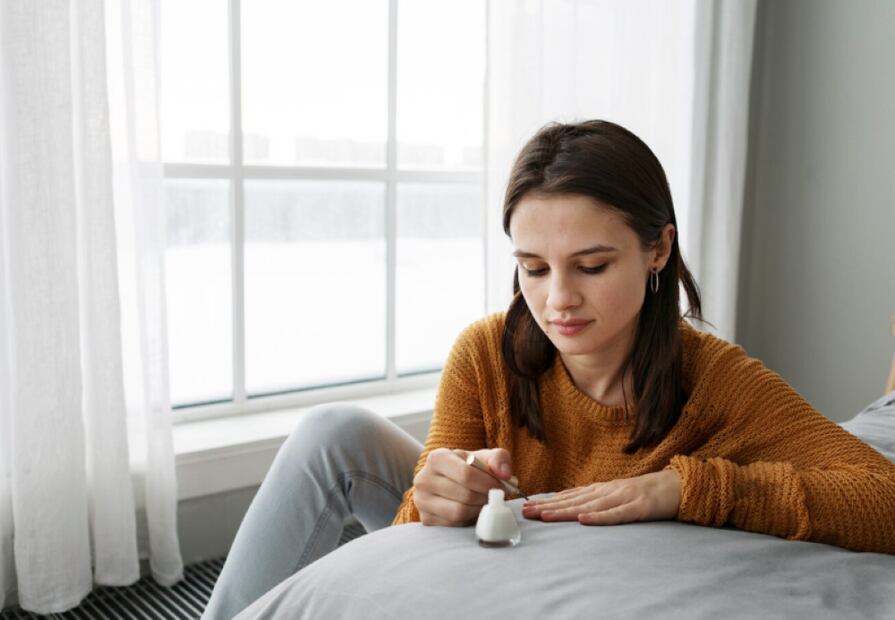 Poner una pausa al gelish significa cuidar de tus uñas. Foto: Freepik