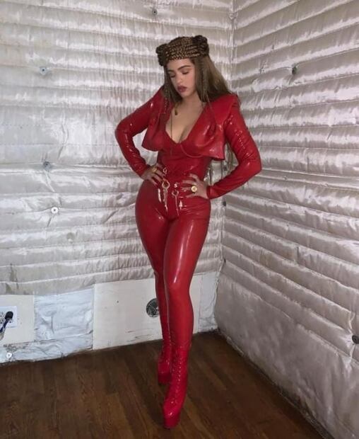 Rosalía sorprende con un cambio de imagen, ahora es pelirroja