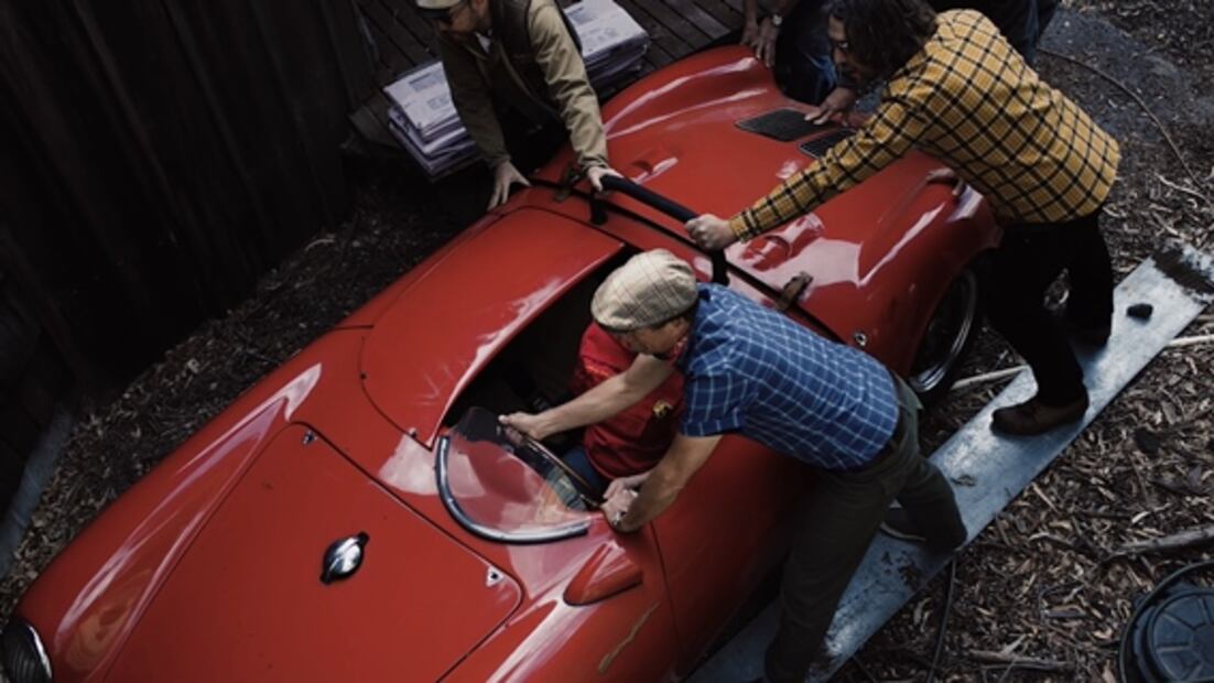 Así se ve un Porsche 550 Spyder tras permanecer 35 años en un contenedor