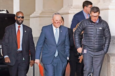 Congreso de EU "regala" cierre de gobierno a Trump 