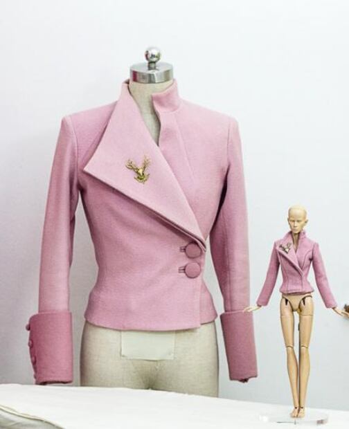 Estas muñecas están arrasando Instagram por modelar Alta Costura y valer cerca de 10 mil pesos