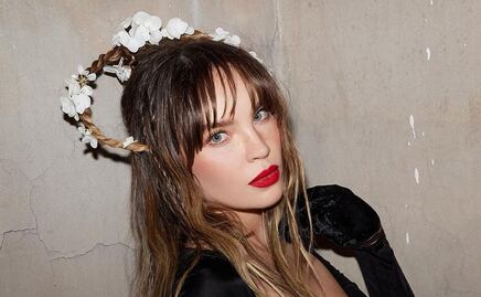 Belinda impone tendencia con chamarra efecto pelo