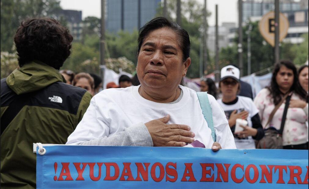 Colectivos de madres buscadoras marchan en la Ciudad de México, antes realizaron acto ecuménico en el Monumento a la Madre, el 10 de mayo de 2025. Foto: Yaretzy M. Osnaya/EL UNIVERSAL