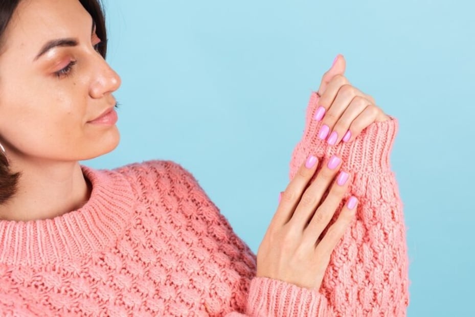Comerse las uñas. Fuente: Freepik