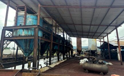 Aseguran mega centro de almacenamiento y posible distribución de combustible ilícito en Veracruz; hallan 900 mil litros de petróleo y 64 vehículos 