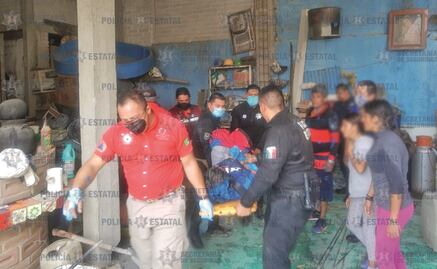 Policías salvan a 2 hombres de morir intoxicados