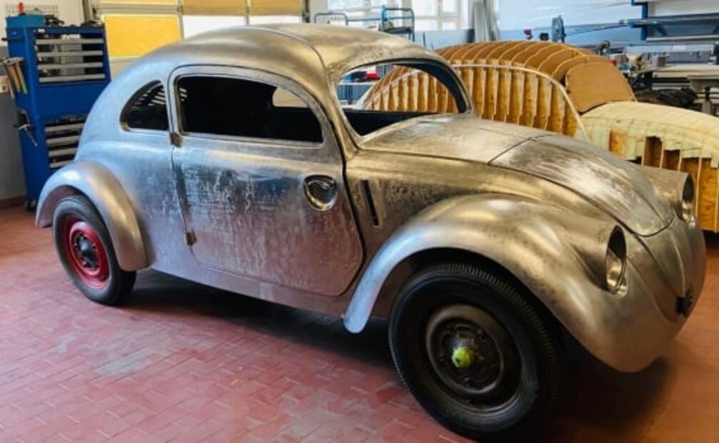 Reconstruyen el Vocho más antiguo del mundo