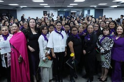 Fiscalía de CDMX reconoce a 100 trabajadoras en el marco del 8M; destaca labor de mujeres en la lucha por sus derechos