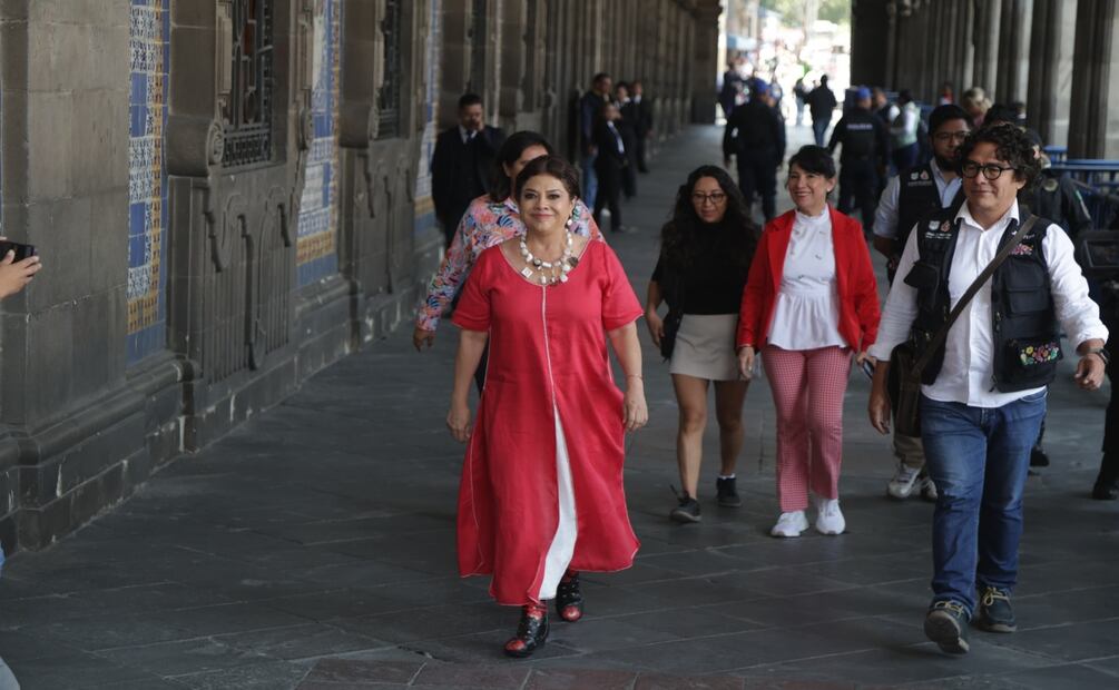 Clara Brugada participa en el simulacro. Foto: Carlos Odín