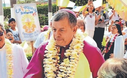 Arzobispo de Chiapas se da paseo en papamóvil