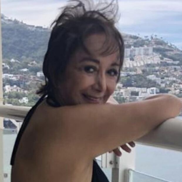 "La Chilindrina" se destapa y posa en bikini a los 70 años 
