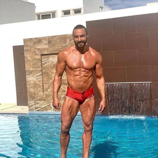 Sale un discreto marido de Natalia Lafourcade