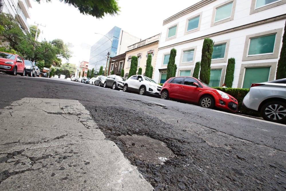 En un recorrido por la colonia Roma se observaron baches en calles como Tonalá, San Luis Potosí y Zacatecas. Foto: Francisco Rodríguez / El Universal