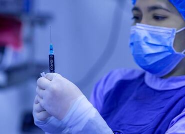 OMS advierte descenso de vacunación contra Covid pese a que enfermedad aún mata mil 500 personas cada semana