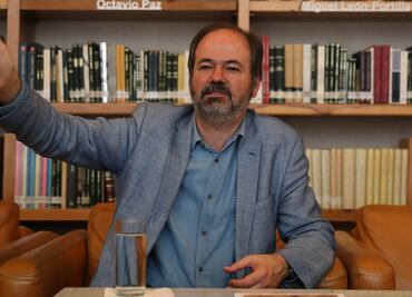 Ir contra becas del Fonca permite persecución: Villoro