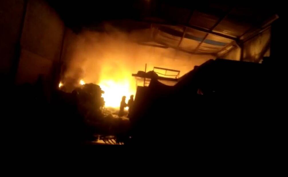 Se incendia fábrica de colchones en Edomex