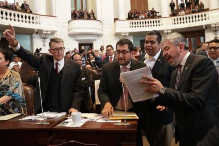 Se desata zafarrancho en la Asamblea Legislativa