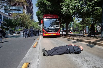 Muestra el músculo PJF y amaga con paro