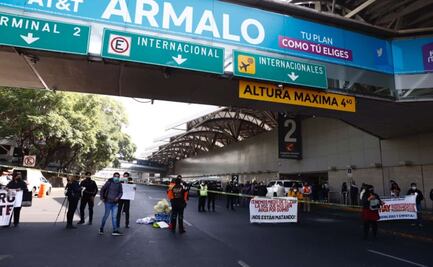 Padres de niños con cáncer bloquean Terminal 1 del AICM; exigen medicamentos