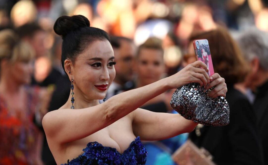 No todos acataron la prohibición de tomarse selfies en Cannes Foto:AP
