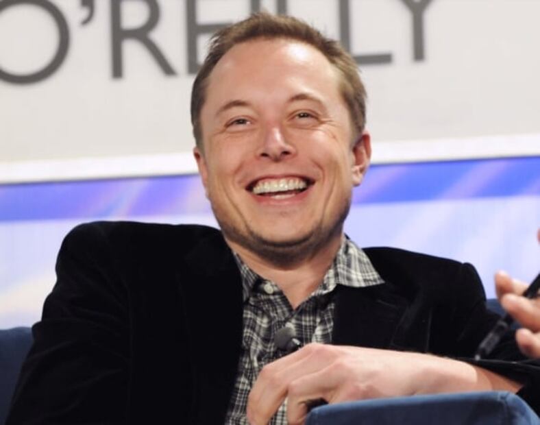 Trabaja en Tesla, puedes postularte a distancia