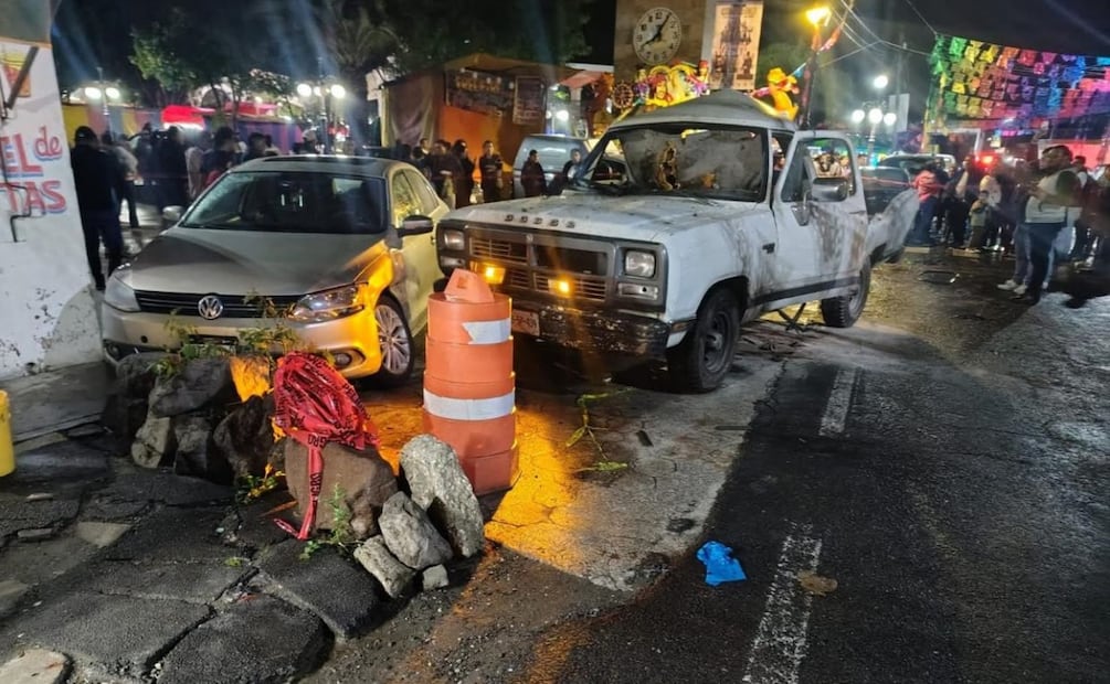 Además del lamentable deceso, la explosión causó daños materiales en automóviles que se encontraban estacionados en la vía pública. Foto: Especial