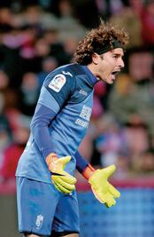 Llega Ochoa al centenar de atajadas