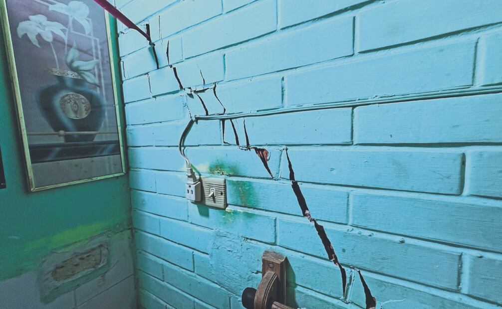 Habitantes de la Unidad Habitacional La Isla aseguran que viven en departamentos con riesgo de caerse debido al hundimiento de la zona. FOTOS: ARTURO CONTRERAS. EL UNIVERSAL