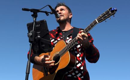 Juanes, contra el trato criminal a indocumentados