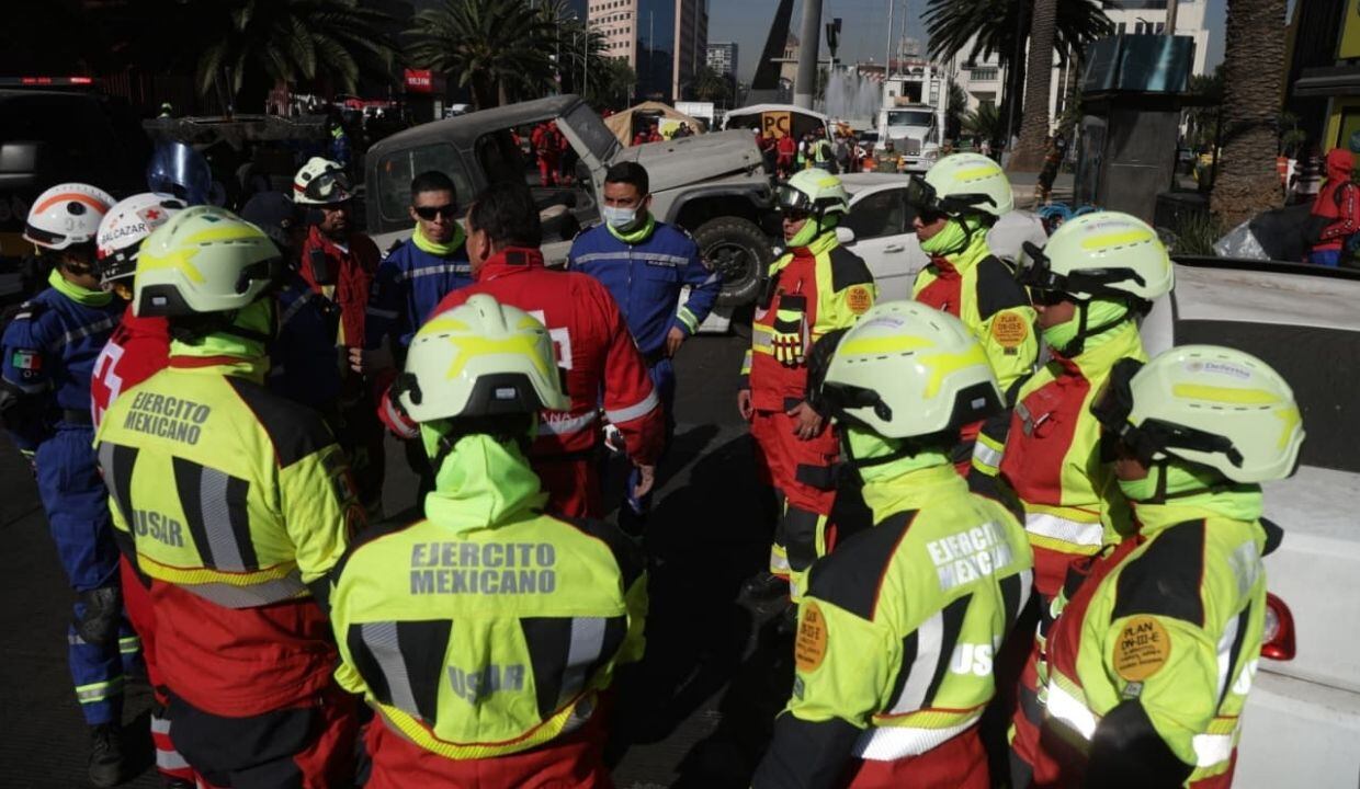 Preparativos para el simulacro sobre avenida Juárez. FOTO: CARLOS MEJIA/EL UNIVERSAL