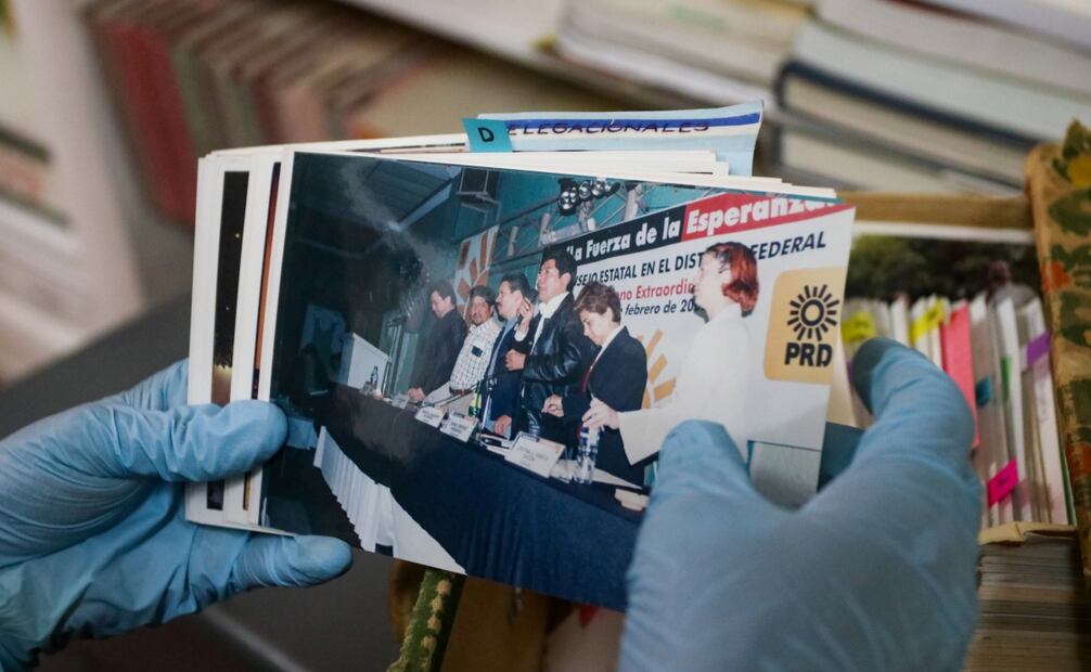 En los trabajos de conformación del archivo también se encontraron fotografías, pero no todas fueron catalogadas. Foto: Axel Sánchez/ EL UNIVERSAL