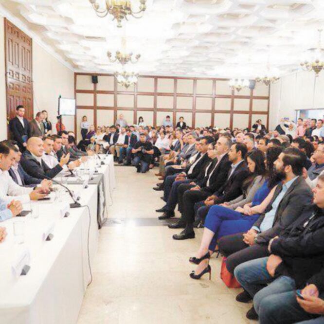 Con el respaldo de 75 alcaldes de Jalisco, el gobernador Enrique Alfaro Ramírez puso en marcha la restauración de 19 mercados y 57 rastros. ESPECIAL