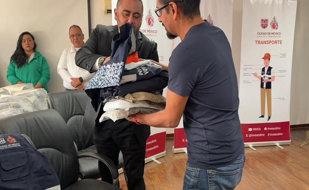 INVEA estrena uniformes y credenciales; buscan mejorar la identificación y evitar fraudes en la CDMX. Foto: Invea