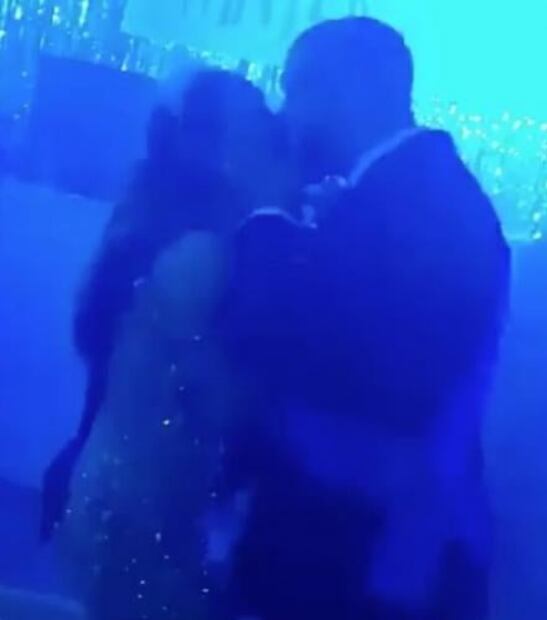 Captan beso de Jennifer Lopez y Drake