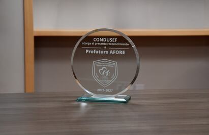 Profuturo recibe la renovación de la insignia por el Compromiso en la Atención a Personas Adultas Mayores 