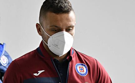 Jugadores del Cruz Azul han intentado reanimar al "Cabecita" Rodríguez
