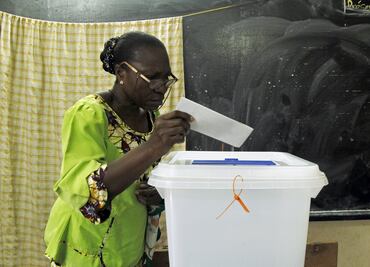 Inicia votación presidencial en Costa de Marfil