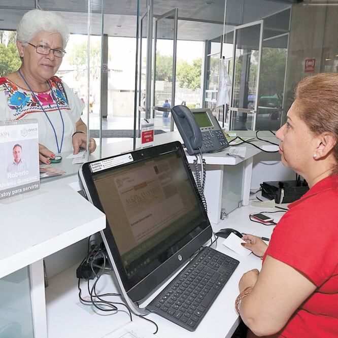 Brecha. La encuesta de la CNBV indica que las mujeres tienen rezago en materia de acceso a los seguros y las Afore. ARCHIVO EL UNIVERSAL