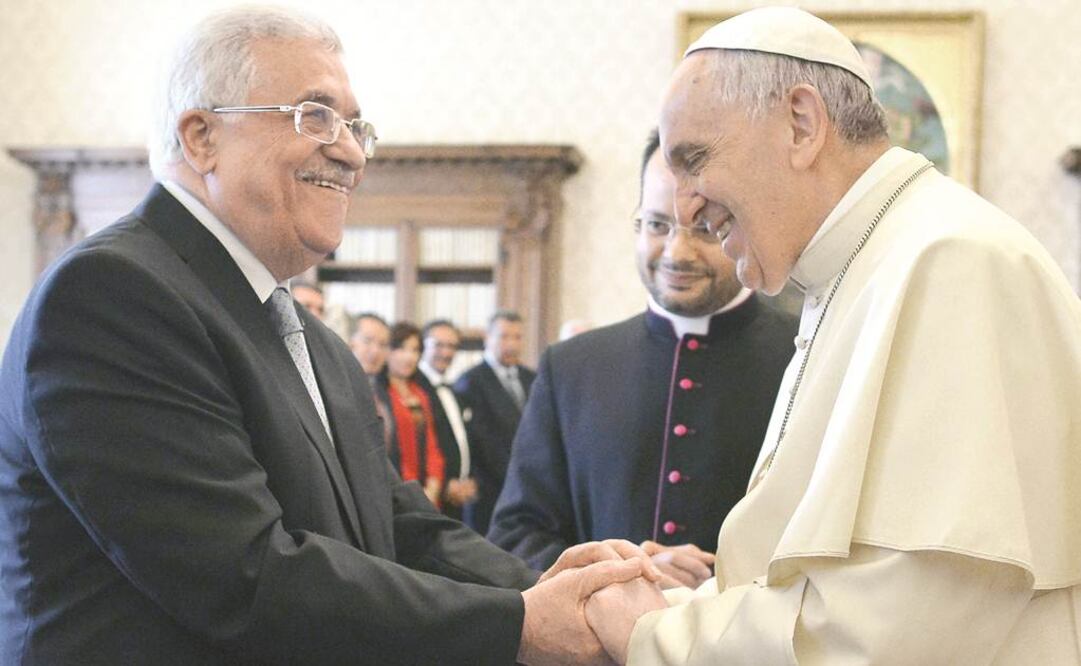 El presidente palestino, Mahmoud Abbas, y el papa Francisco se reunieron ayer en el Vaticano
