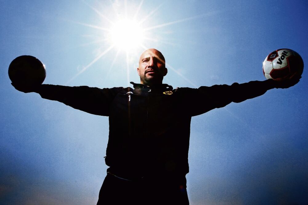 El legendario guardameta sabe que el tiempo de decir adiós está muy cerca, por lo que espera repetir el título con los Tuzos del Pachuca y colgar los guantes como uno de los más grandes en México (HÉCTOR VIVAS. JAM MEDIA)