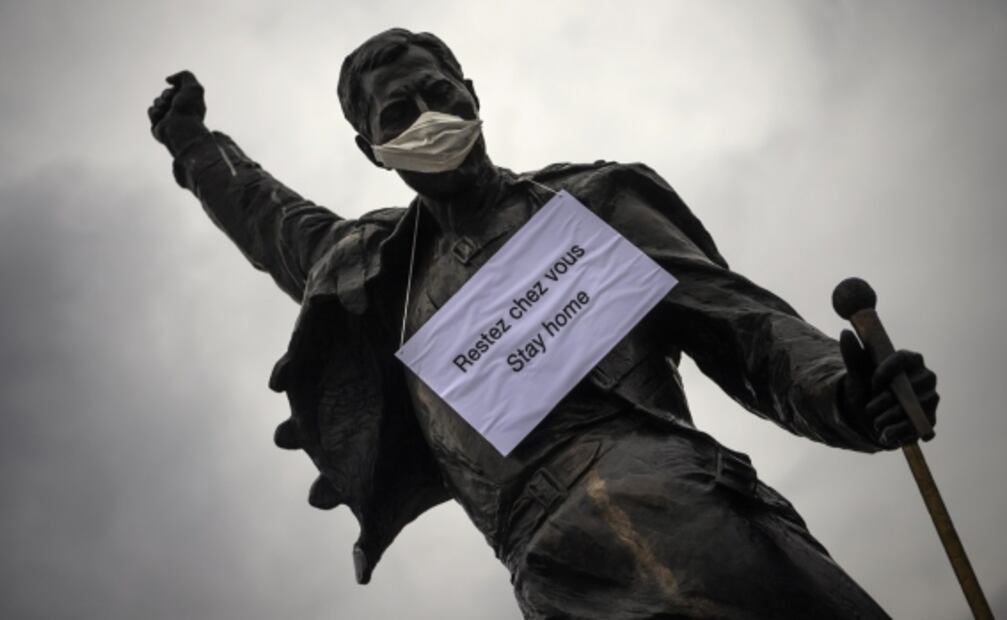 Estatuas del mundo se protegen del coronavirus