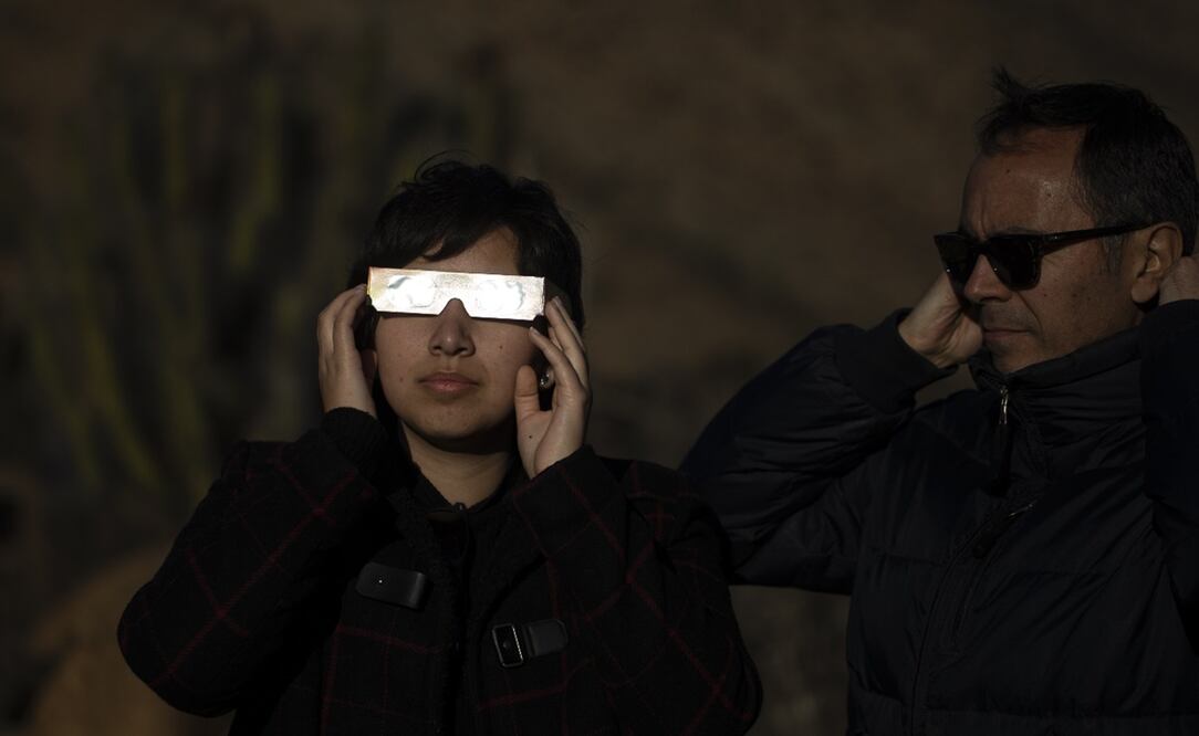 La NASA advirtió que no era seguro mirar directamente al Sol sin protección ocular especializada para la observación del eclipse total solar. Foto: Archivo/ EL UNIVERSAL