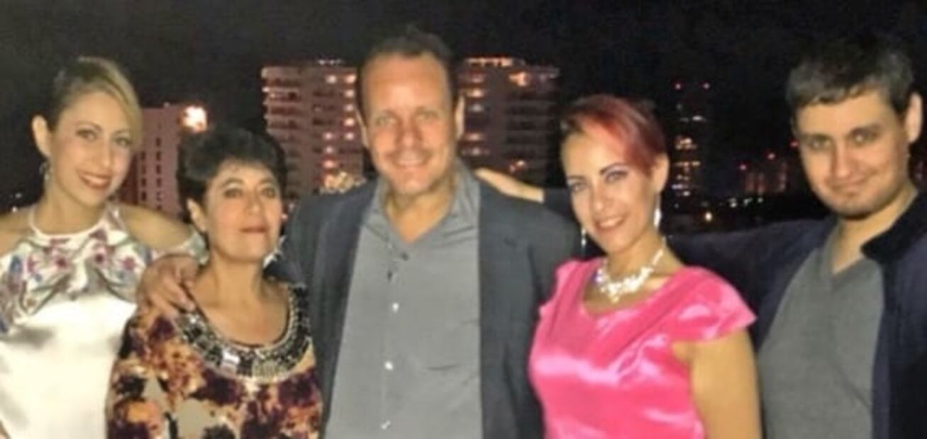 Rubén Cerda da el último adiós a su esposa, cantándole el Ave María 