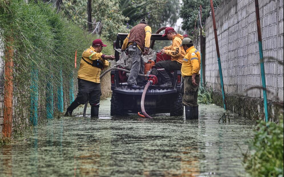 La jefa de Gobierno señaló que no se trata únicamente de meter drenaje y pavimento, sino que las medidas deben ir acompañadas de un proyecto en el que no se cambie el uso de suelo. Foto: Gabriel Pano/EL UNIVERSAL