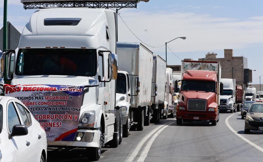 Paros y bloqueos de autotransportistas en carreteras del país este jueves. Foto: Especial